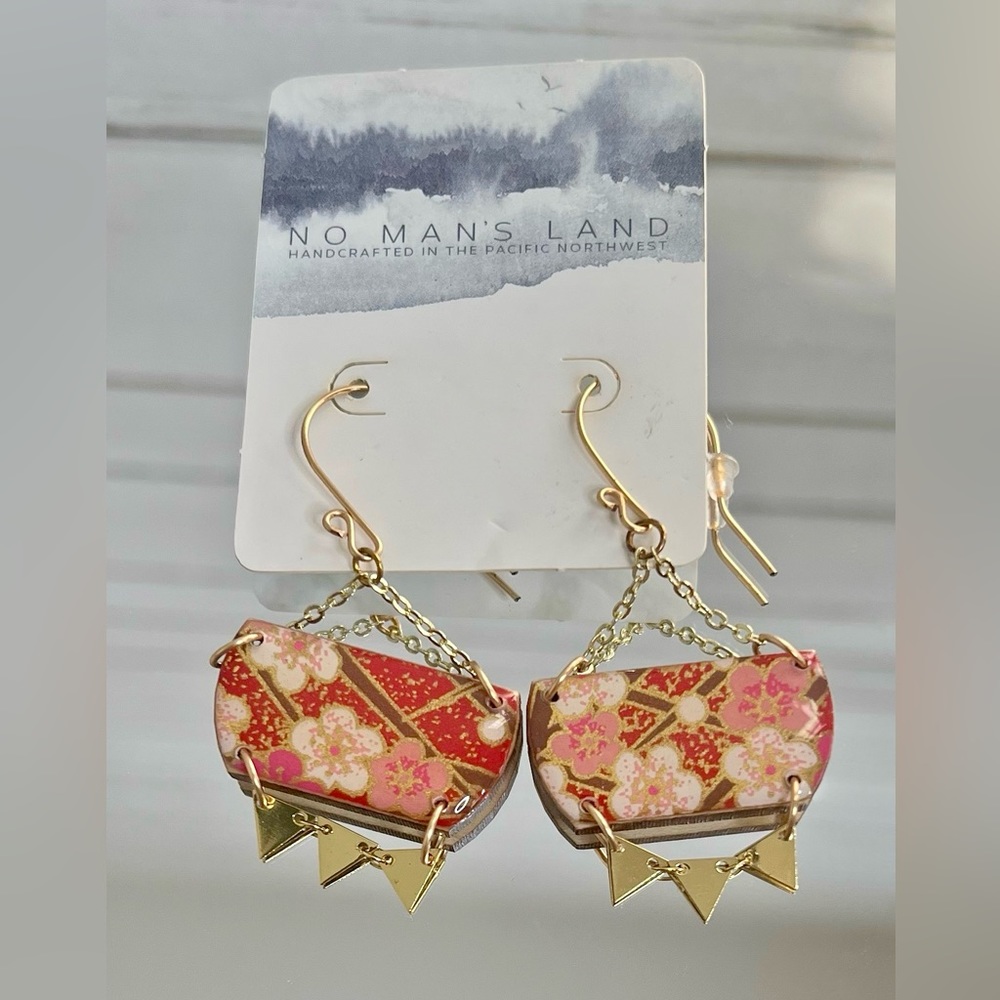 🌟 No Man’s Land Earrings